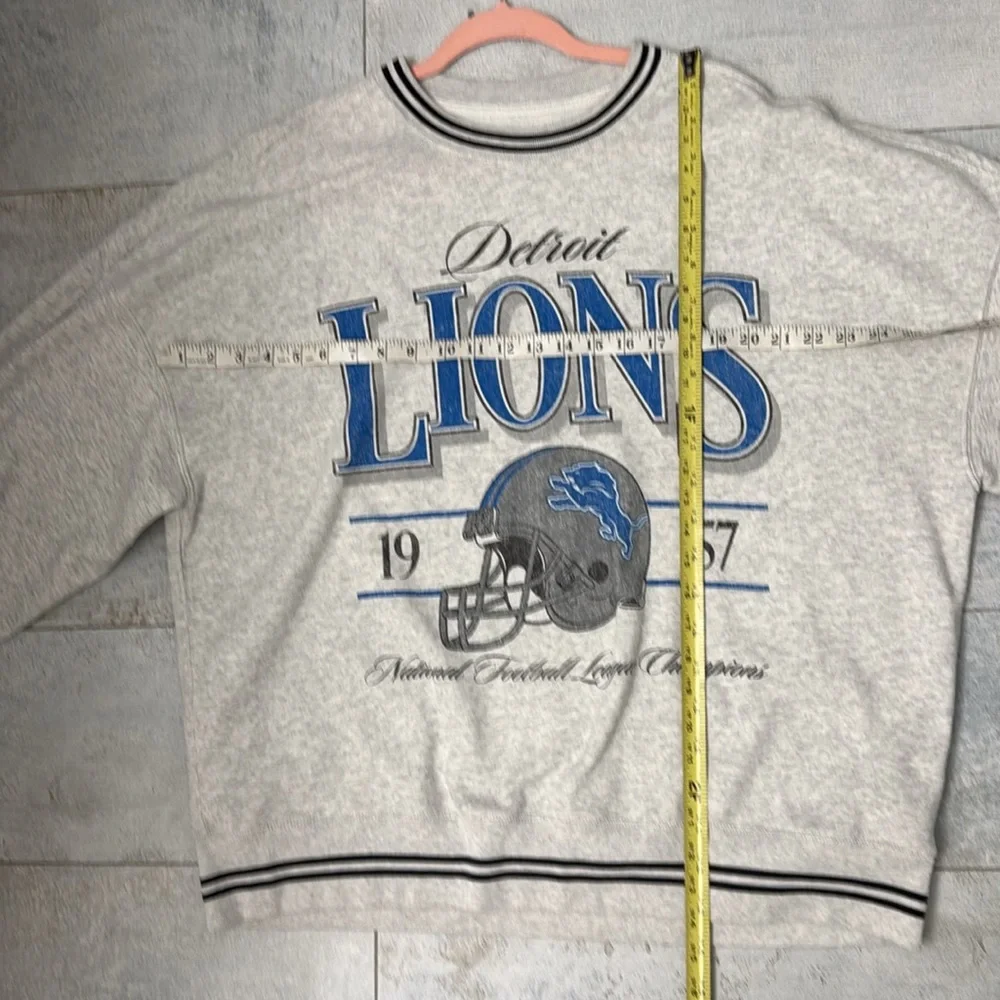 A&E Detroit Lions Sweatshirt - Picture 4 of 5